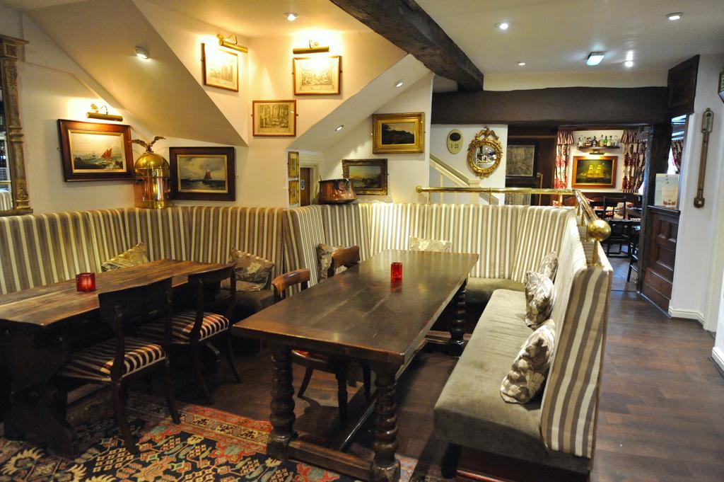 The Greyhound Coaching Inn Lutterworth Extérieur photo