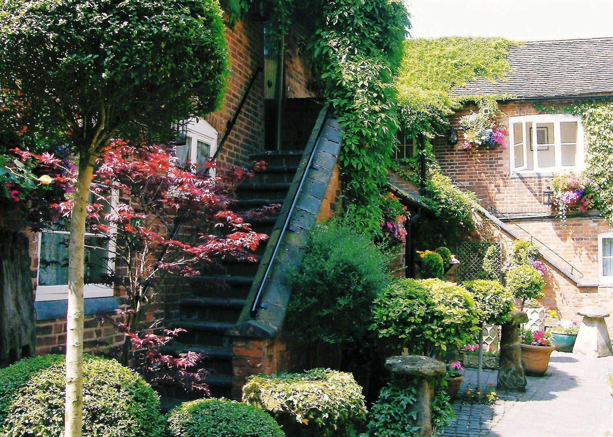 The Greyhound Coaching Inn Lutterworth Extérieur photo